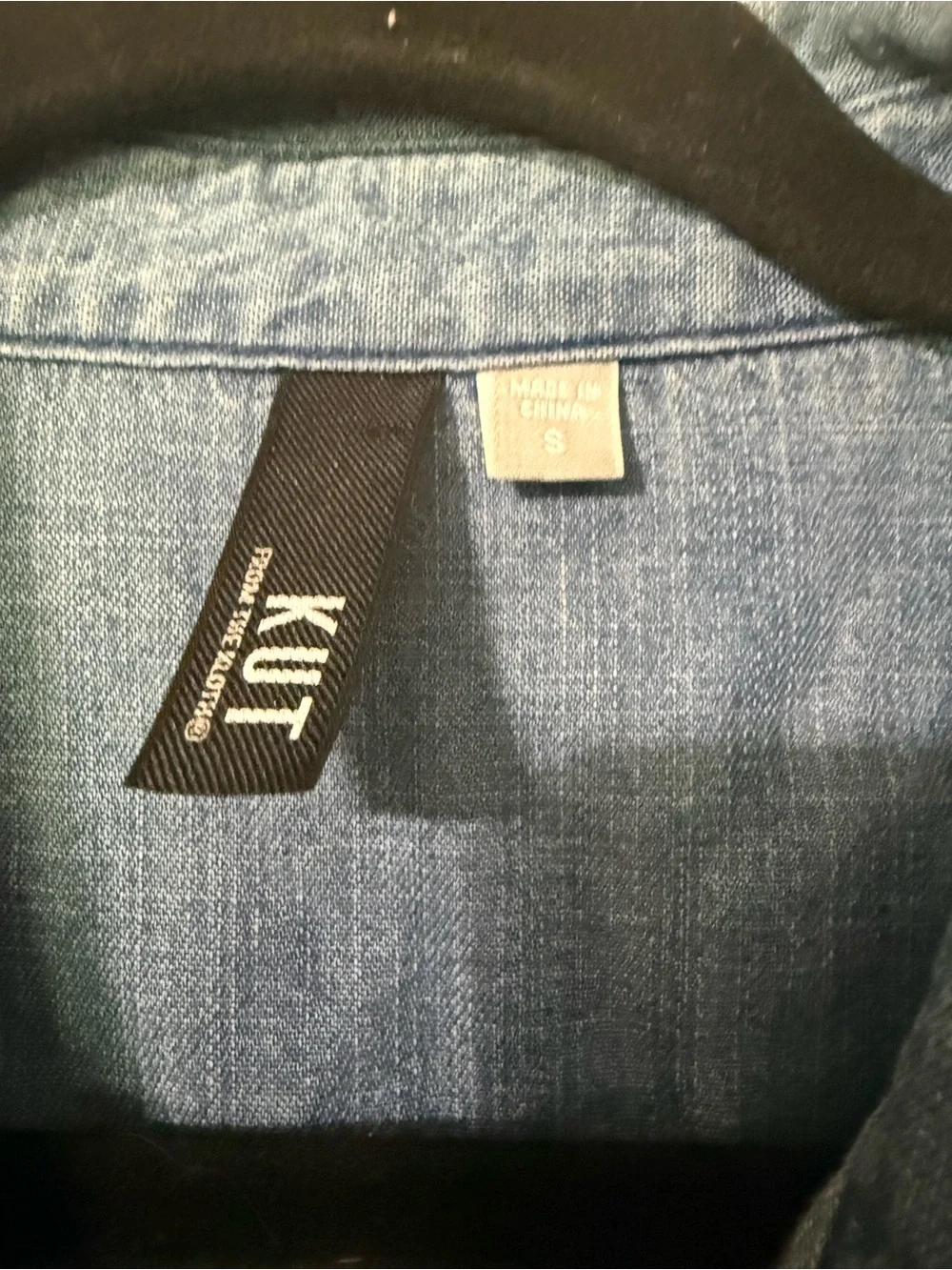 Kut from the Kloth Light Cotton Blend Denim Button-Up Shirt- S